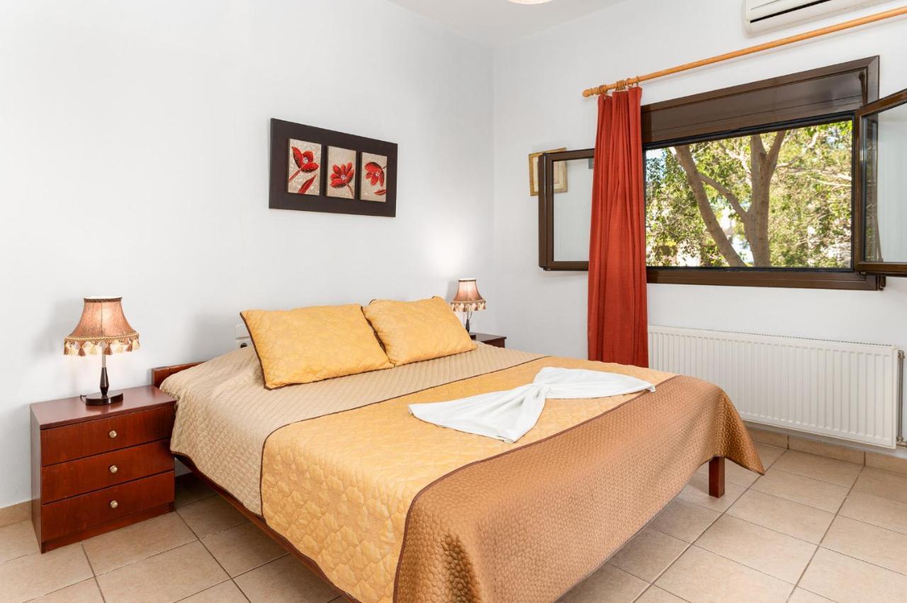 Villas Alexandros Kalamaki  Ngoại thất bức ảnh