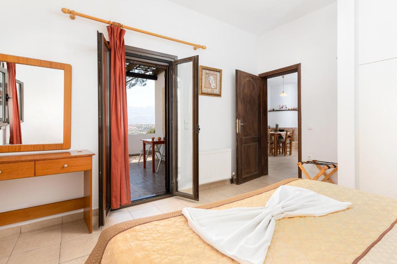 Villas Alexandros Kalamaki  Ngoại thất bức ảnh