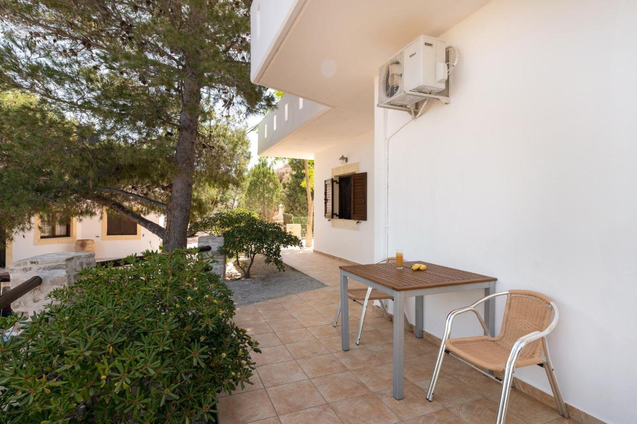 Villas Alexandros Kalamaki  Ngoại thất bức ảnh