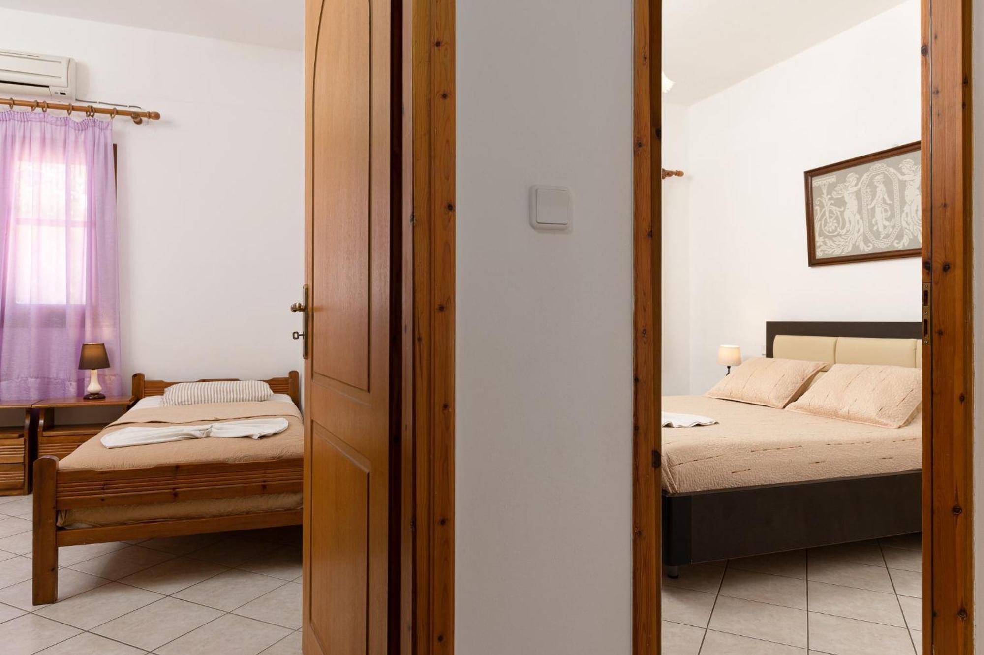 Villas Alexandros Kalamaki  Phòng bức ảnh