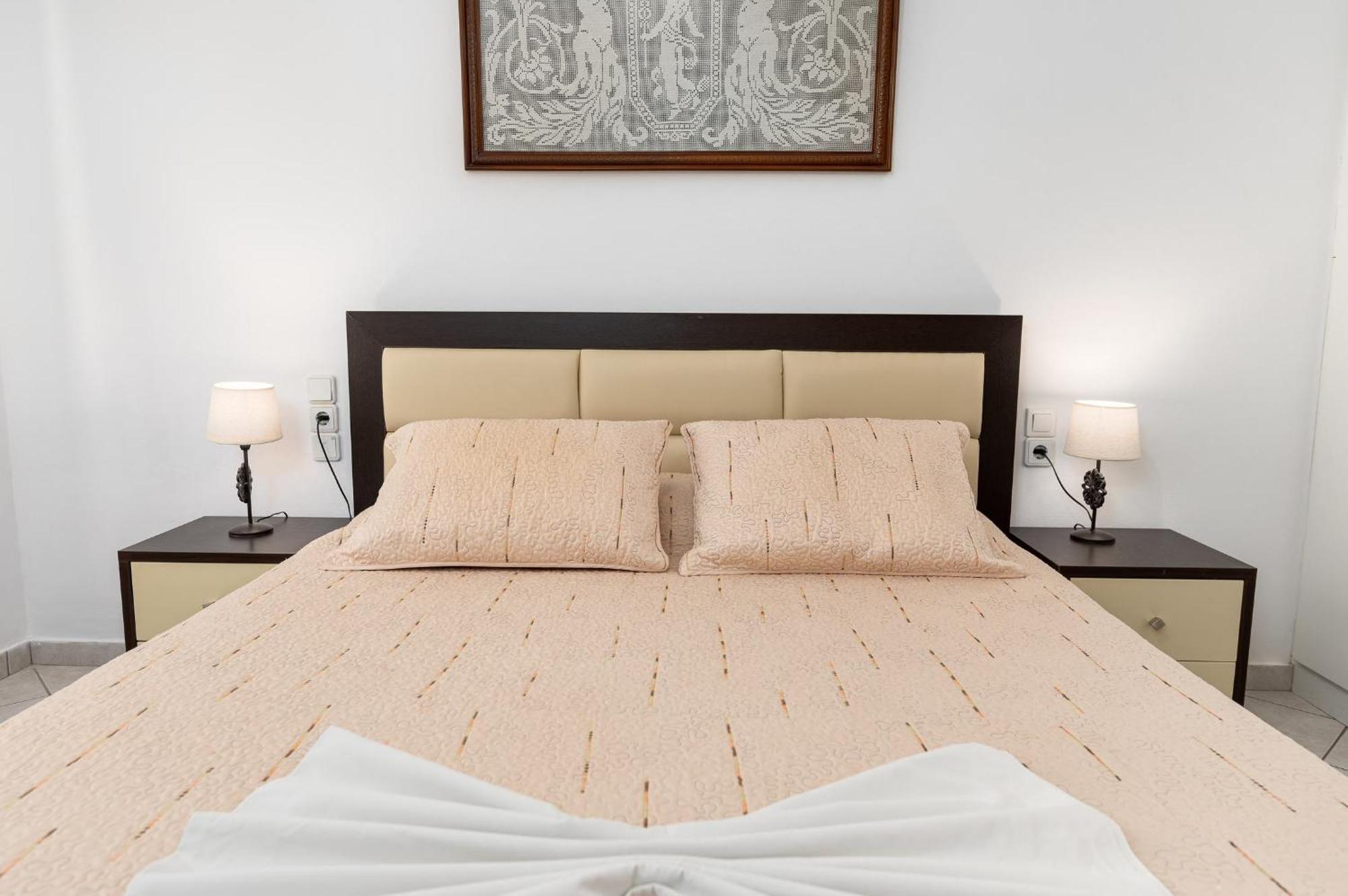 Villas Alexandros Kalamaki  Phòng bức ảnh